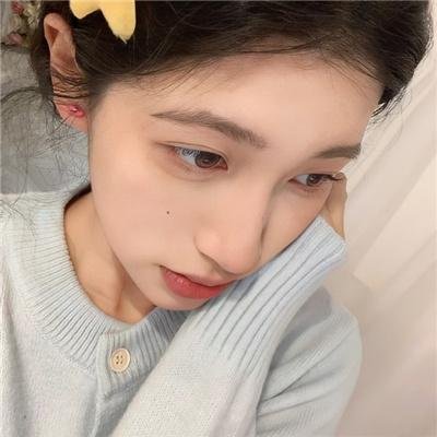 双眼凝视